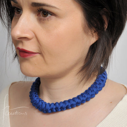 Collana girocollo tubolare all'uncinetto in cotone lavabile