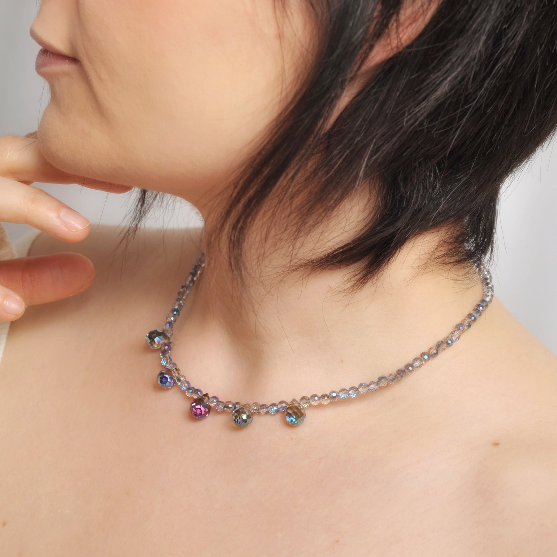 Girocollo Dew Elements con cubic zirconia sfaccettate e briolettes iridescenti in cristallo austriaco