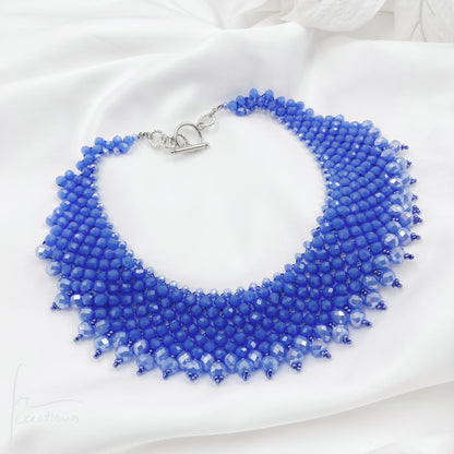 Collana girocollo Alexandra fatta a mano in tessitura con cristalli sfumature blu zaffiro