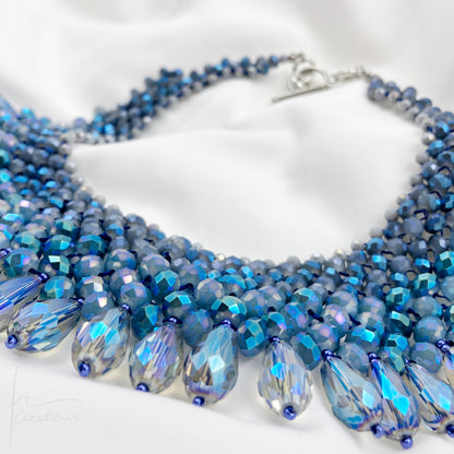 Collana girocollo Alexandra fatta a mano in tessitura con cristalli sfumature blu