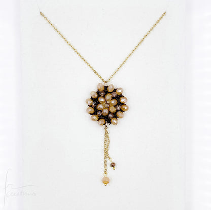 Collana lunga con pendente fiore all'uncinetto con cristalli Blumen