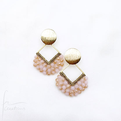 Orecchini pendenti Joy all'uncinetto con cristalli cuciti in tessitura