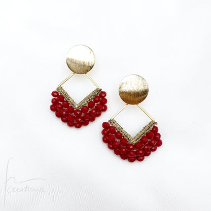 Orecchini pendenti Joy all'uncinetto con cristalli cuciti in tessitura