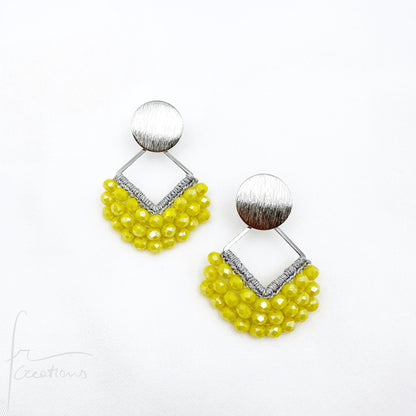 Orecchini pendenti Joy all'uncinetto con cristalli cuciti in tessitura